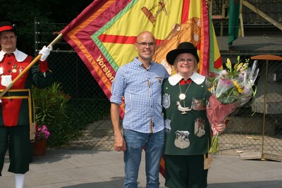 Mieke schiet raak: eerste vrouwelijke koning bij gilde Vorstenbosch