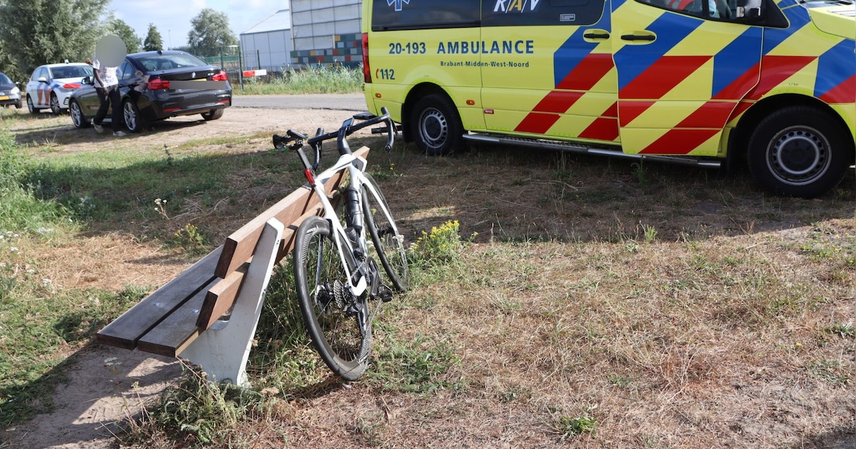 Wielrenner gewond naar ziekenhuis na botsing in Sprang-Capelle.