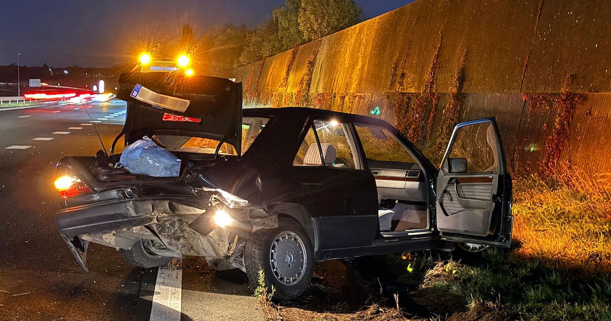 Harde botsing tussen twee auto’s op A50 bij Uden.
