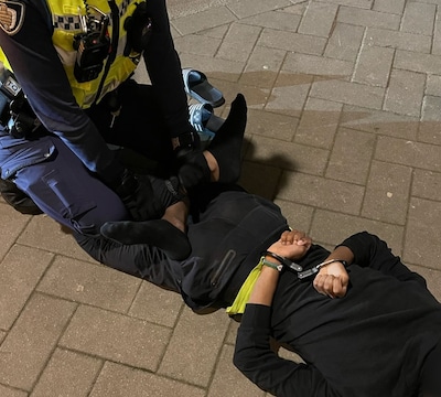 Man aangehouden in het centrum van Eindhoven: schold handhavers uit en werd fysiek