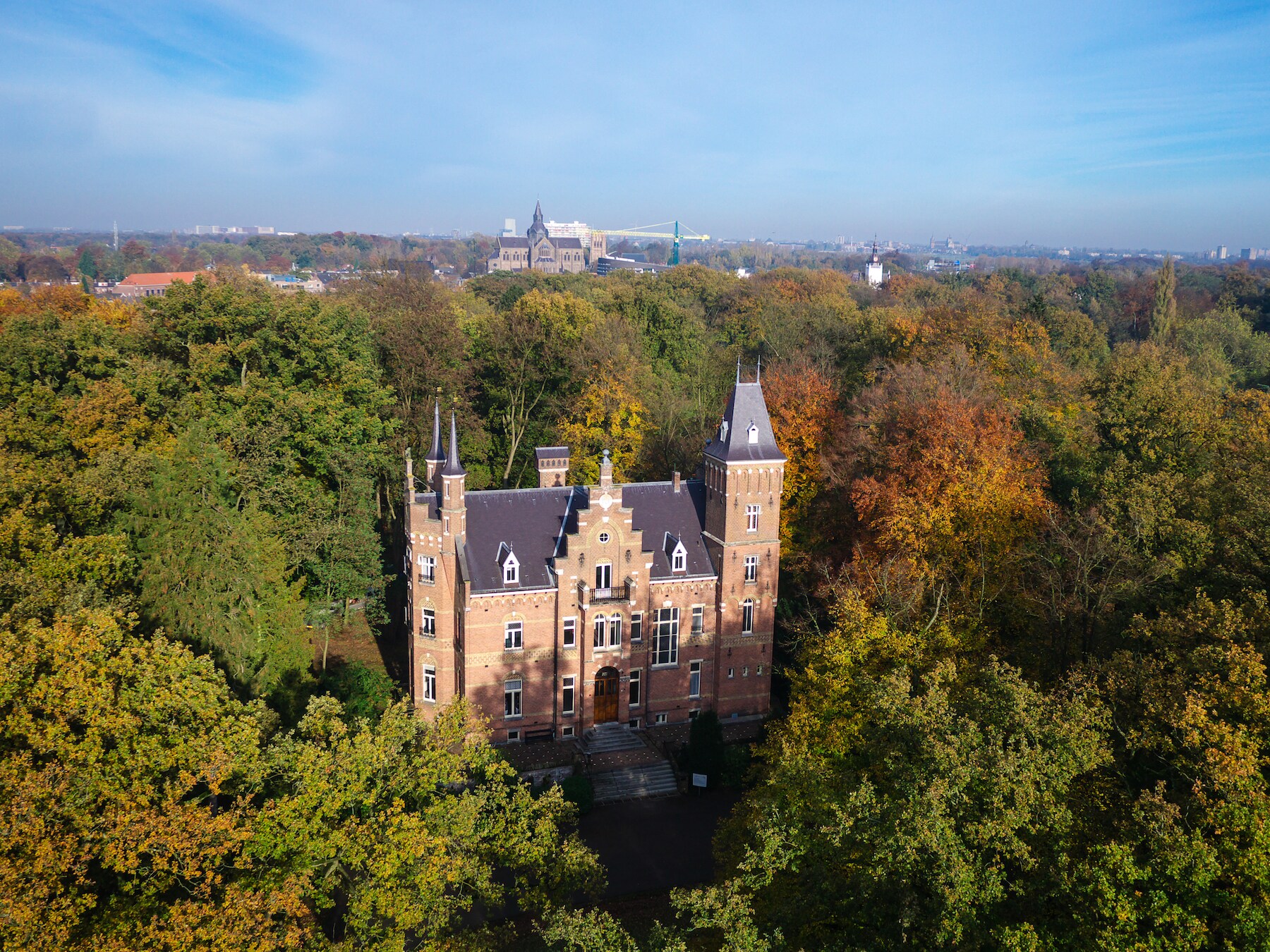 Roucouleur in Vught. Reinier van Arkel verkocht het uit geldnood aan de Mandemakers Groep.