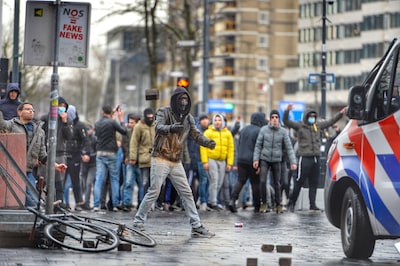 Twee relschoppers moeten Eindhoven ruim 120.000 euro betalen, derde ontspringt de dans