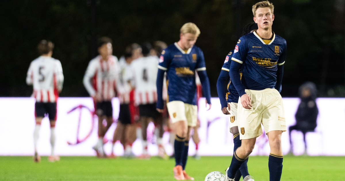 LIVE | Waanzinnige omhaal Tim van der Leij geeft RKC nog iets om te juichen op pijnlijke avond