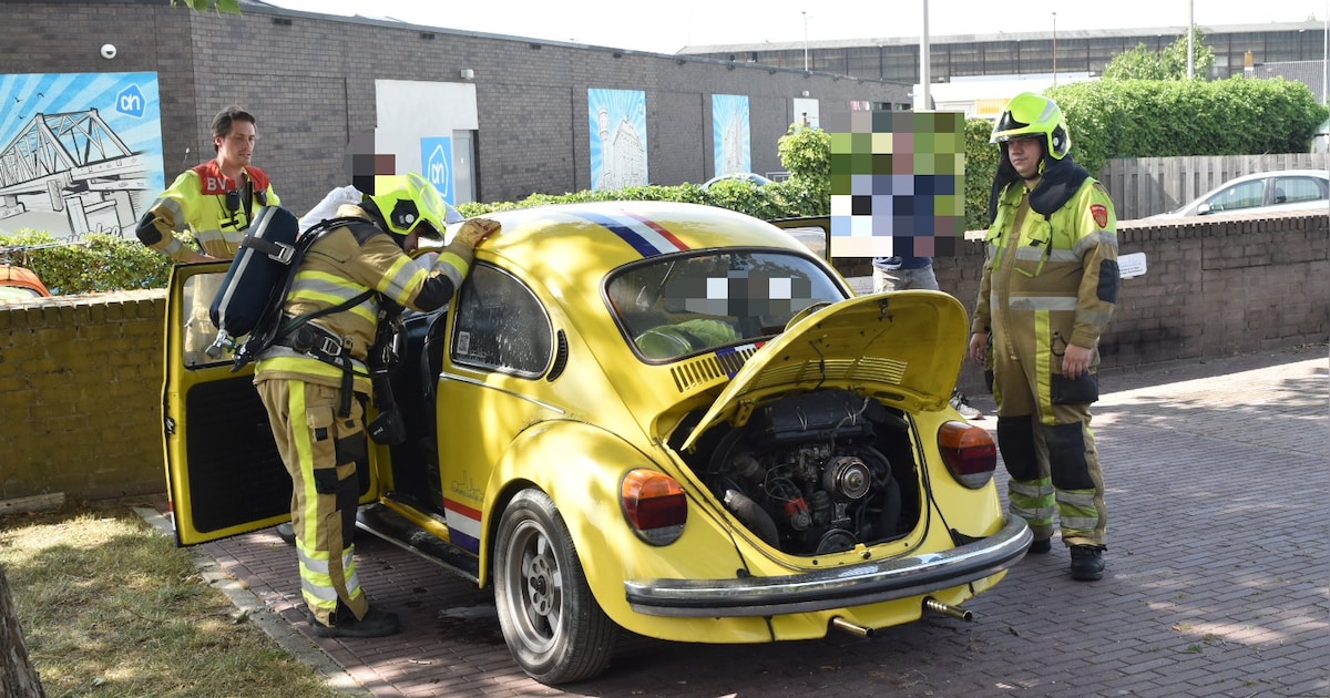 Oude Volkswagen Kever vat vlam op parkeerplaats in Zaltbommel | Regio ...