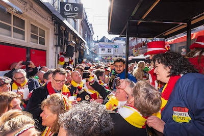 Streep door Roet Korte Put op carnavalsdonderdag, organisati
