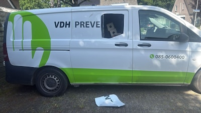 Dieven slaan opnieuw toe in Helmondse wijk en snijden busjes open: ‘Hij was binnen 1 minuut weg’