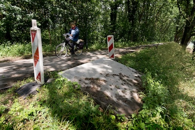 Gloednieuw fietspad van gerecycled materiaal barst nu al ope