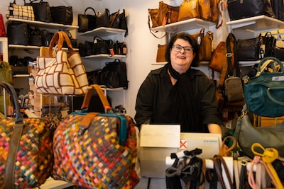 Van één tas op een plank tot een volle winkel in Oisterwijk: Ilse (65) kijkt emotioneel terug op 25 