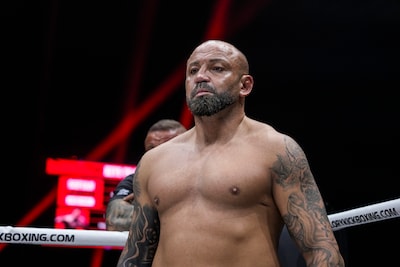 ‘Diep bedroefd door dit nieuws’: voormalig Glory-kickbokser op 36-jarige leeftijd overleden