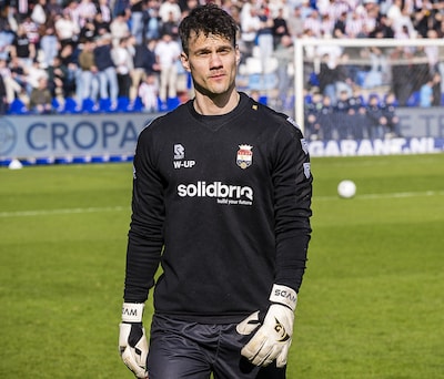 Willem II-keeper (35) moest wekenlang op bed blijven: ‘Het enige wat ik kon, was plat op mijn buik l