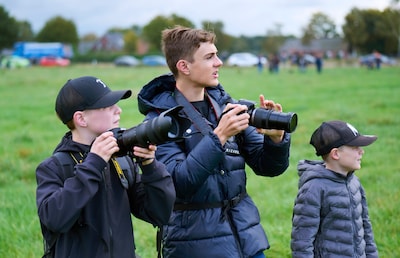 Finn (13) en Roan (15) genieten bij Navo-oefening van laag overvliegende Tornado’s: ‘Dit heb ik nu mooi meegemaakt’