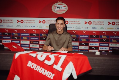 PSV houdt grote belofte Amir Bouhamdi (18) aan boord met heel lang contract: ‘Er komt veel op me af’