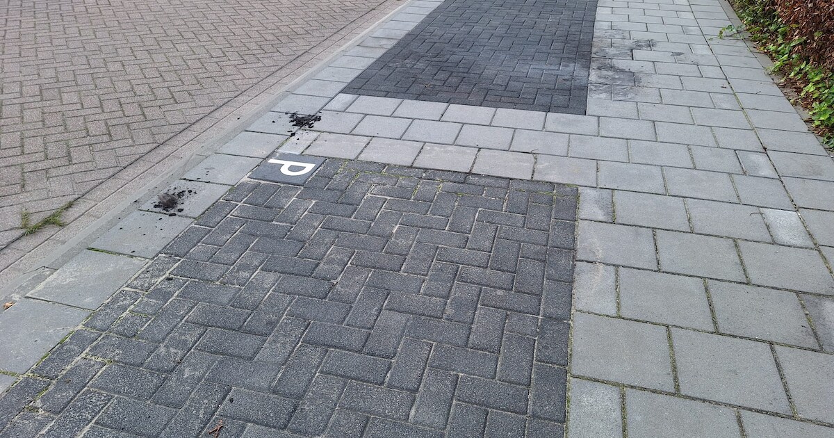 Eerst een molotovcocktail, nu drie auto’s in brand bij woning in Nuland, maar praten wil niemand in 