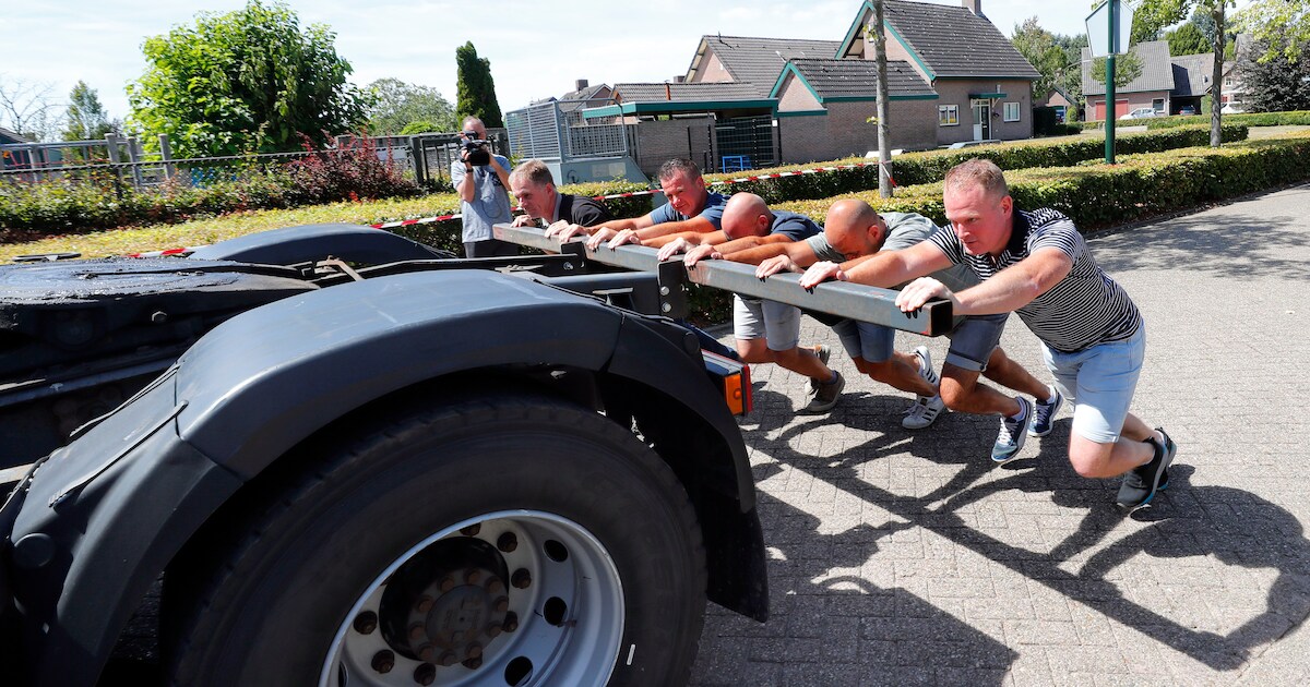 Truck duwen in Hulsel blijkt niet alleen voor truckers | Oud Reusel - De Mierden
