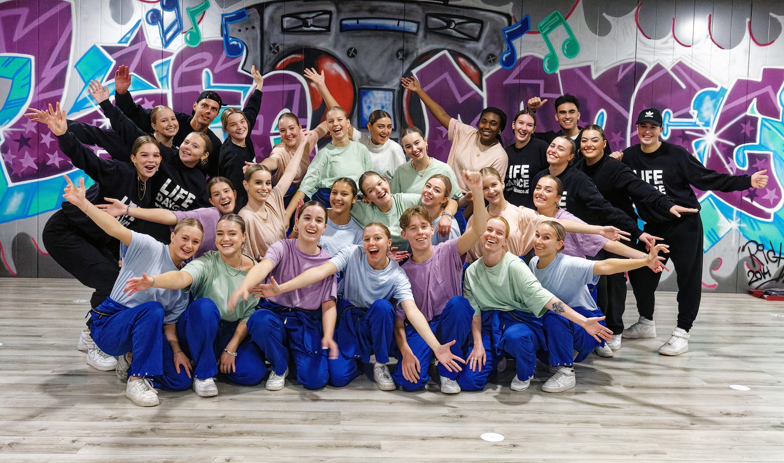 LiFe Family hiphopt zich regelrecht naar halve finale van Holland's got  Talent | Foto | bd.nl
