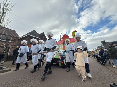 Optocht Knusterooierslaand in foto’s