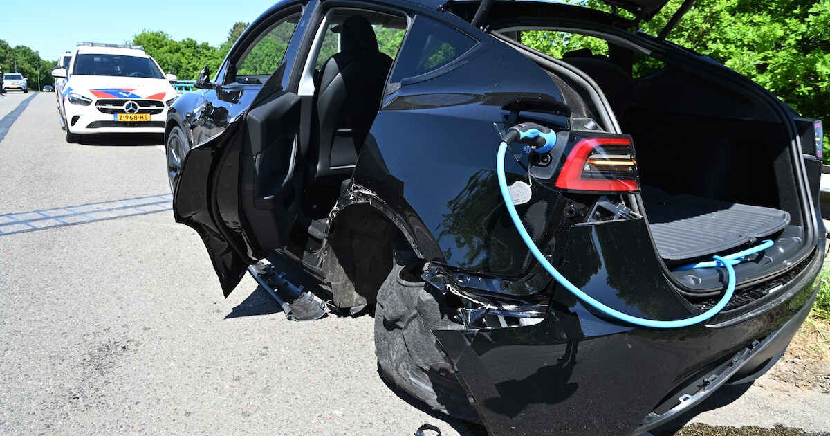 Inhaalactie loopt verkeerd af: auto’s botsen op elkaar bij Ulvenhout