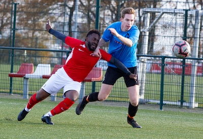 Tongelre pakt eerste overwinning dankzij uitblinker uit het vijfde elftal: ‘Ik probeer hem al over t