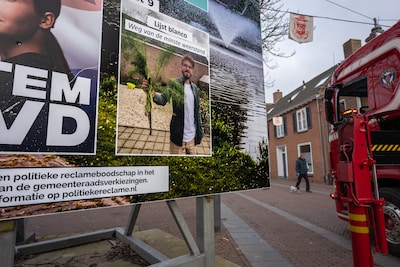 ‘Onbekende man met groente’ op fout verkiezingsbord is Keldonker (25): ‘Ik heb er keihard om gelache