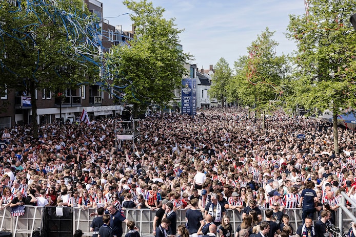 willem-ii-leeft-na-25-jaar-zijn-de-seizoenkaarten-weer-uitverkocht