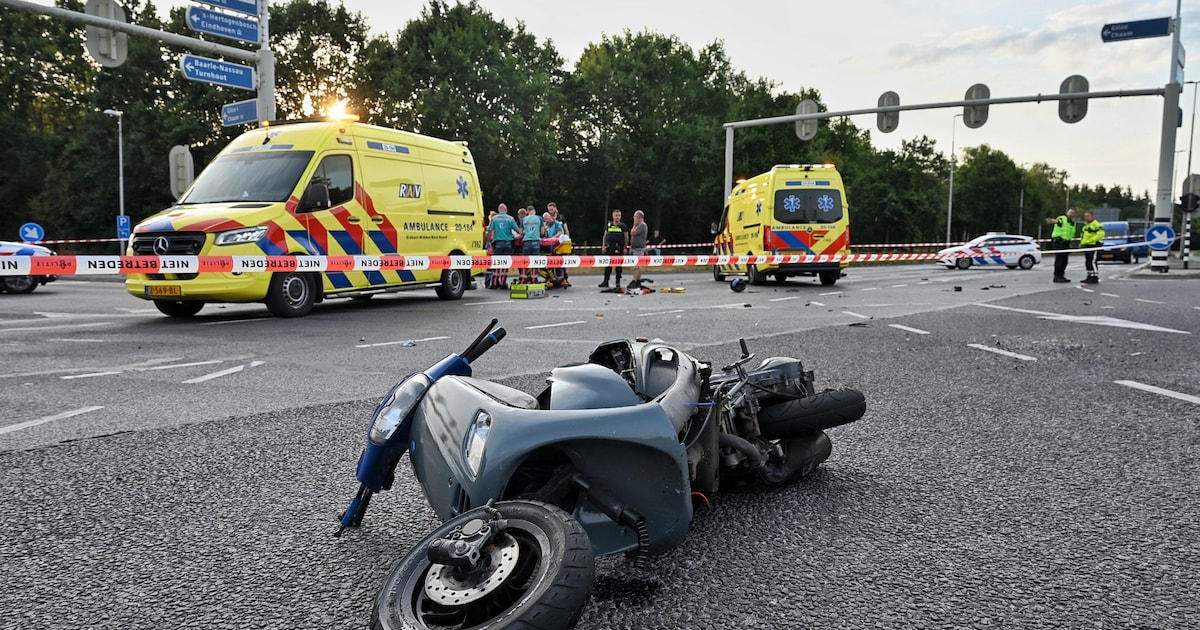 Scooterrijder geschept op kruising in Tilburg: slachtoffer ernstig gewond