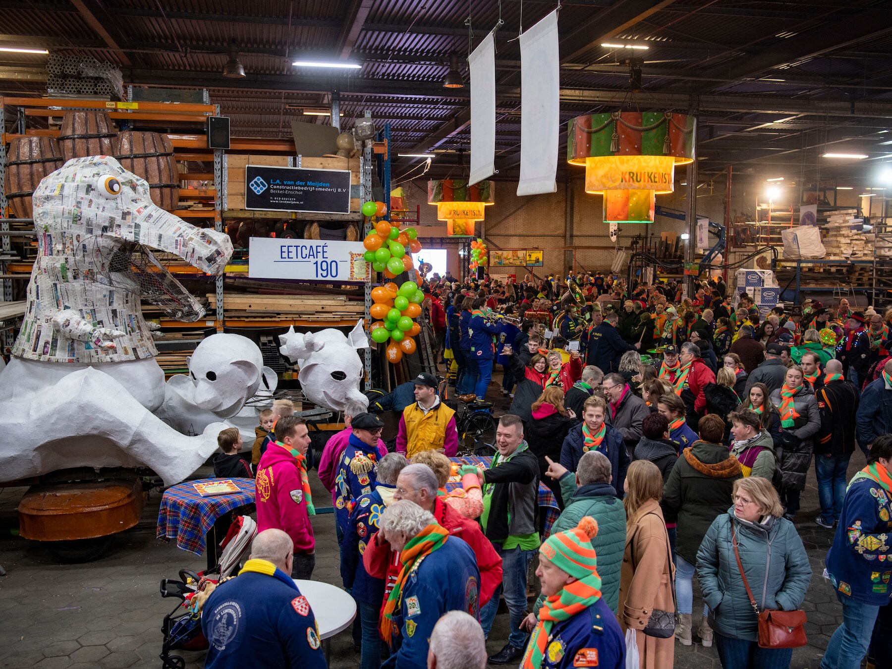 Volop belangstelling voor het  Waogeslouwe: ‘Over vier weken moet het af zijn. Maar we werken het best onder tijdsdruk’
