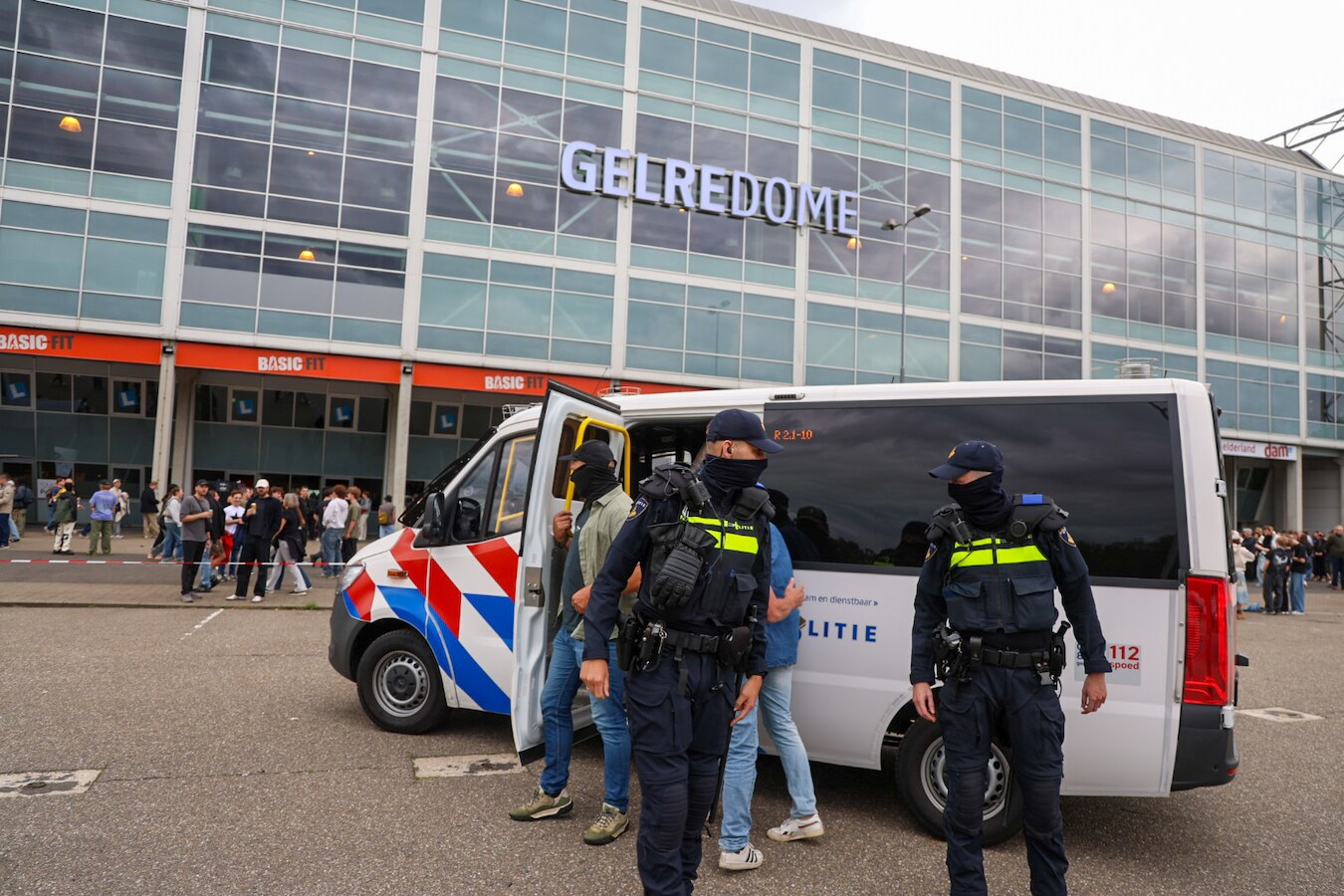 Rapper Ye mijdt provocaties en focust zich op de muziek tijdens eerste ...