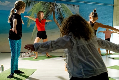 Yoga voor kids in Oss om te helpen met mentale en fysieke welzijn: ‘Leren rust te vinden en sterk te staan’