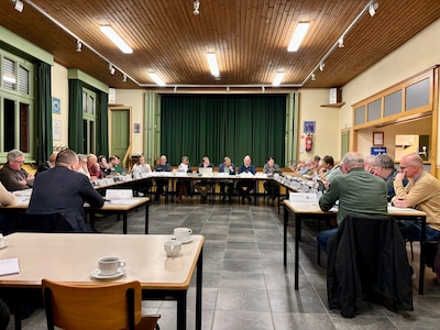 ‘Kortste raadsvergadering van Europa’: zo werkt de enclaveraad van Baarle-Nassau en Baarle-Hertog