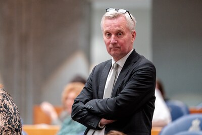 Armoede neemt toe als VVD verkiezingsprogramma volledig uitvoert, geeft VVD’er Van der Burg toe