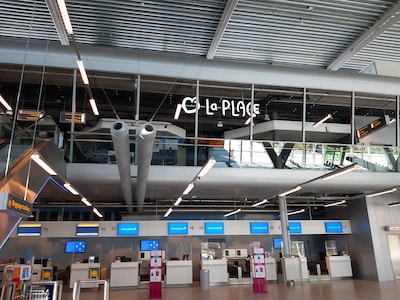 Belg (50) op de vlucht wil in vliegtuig stappen op Eindhoven Airport, maar politie is net op tijd