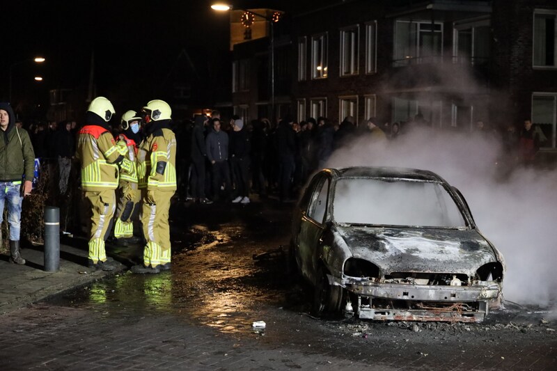 Auto in brand op de beruchte kruising in Veen.