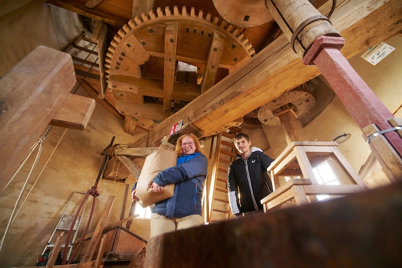 Eloïse (20) en Sem (15) kennen Stadsmolen De Nijverheid in Ravenstein op hun duimpje.
