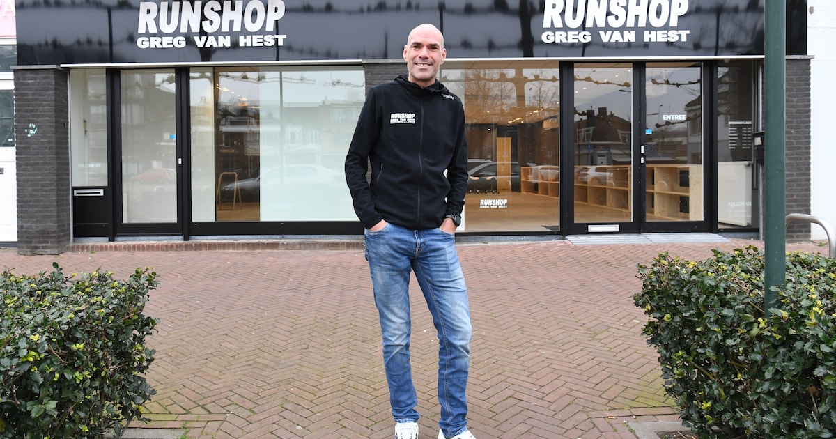 Niet iedereen in zijn winkel weet wie Greg van Hest is: ‘Klanten vragen ...