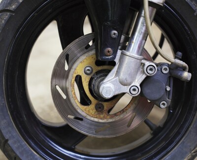 Man (18) rijdt onder invloed op scooter door Kaatsheuvel en moet rijbewijs inleveren