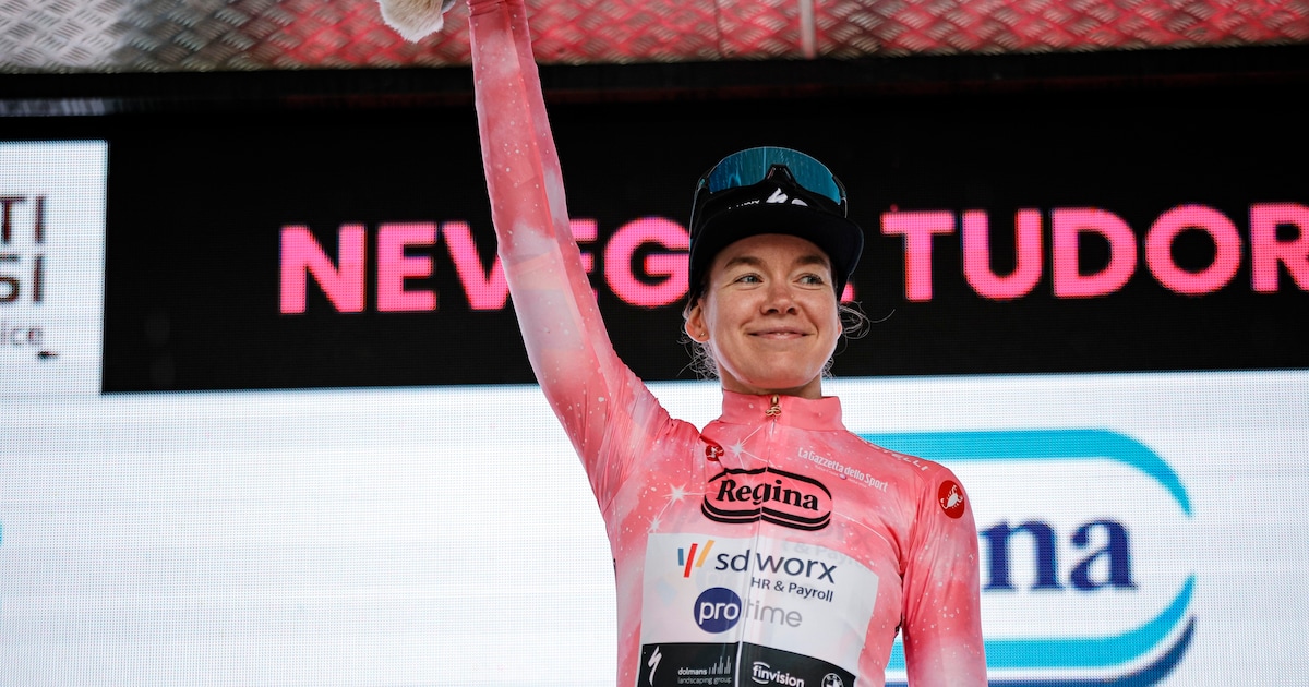 anna-van-der-breggen-verovert-roze-trui-in-klimtijdrit-giro-de