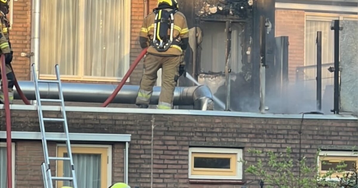 Middelbrand op Veldstraat in Geffen