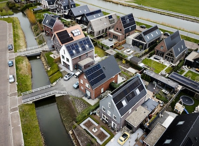 ABN Amro ziet scheefgroei op woningmarkt: miljoenen eengezinswoningen ‘te veel’