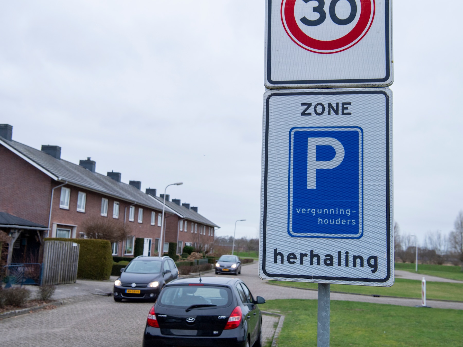 De Amstel heeft last van centrumbezoekers: Waalwijk pakt parkeeroverlast aan