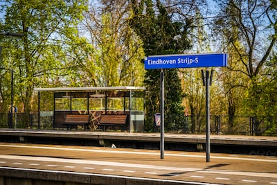 Aanrijding op station Strijp-S, urenlang geen treinen tussen Eindhoven en richting Tilburg en Den Bo