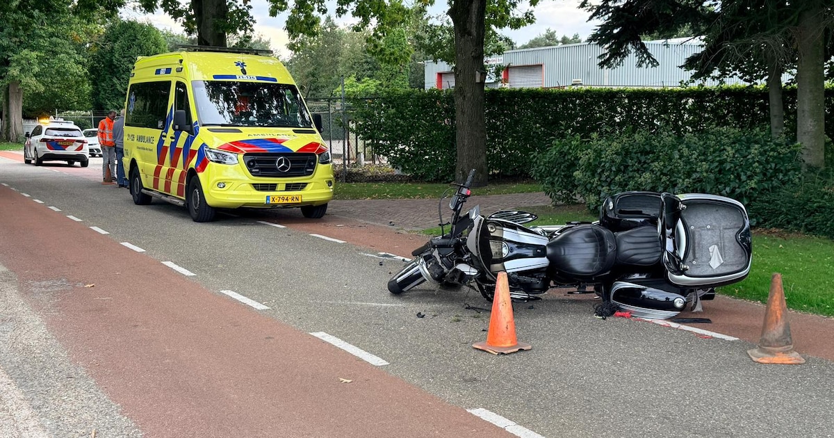 Motorrijder valt op het asfalt tijdens rit in Nistelrode, moet naar ...