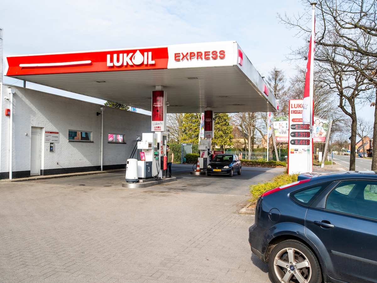 lukoil-tankstation-in-lommel-belgie