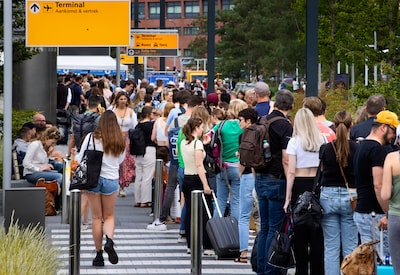 Belgisch stel claimt duizenden euro’s na missen vlucht door chaos op Eindhoven Airport