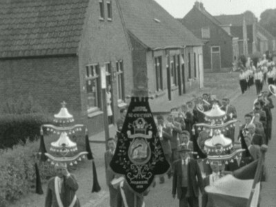 Honderddertige jarige fanfare Cecilia viert Once Upon a Time in Millus