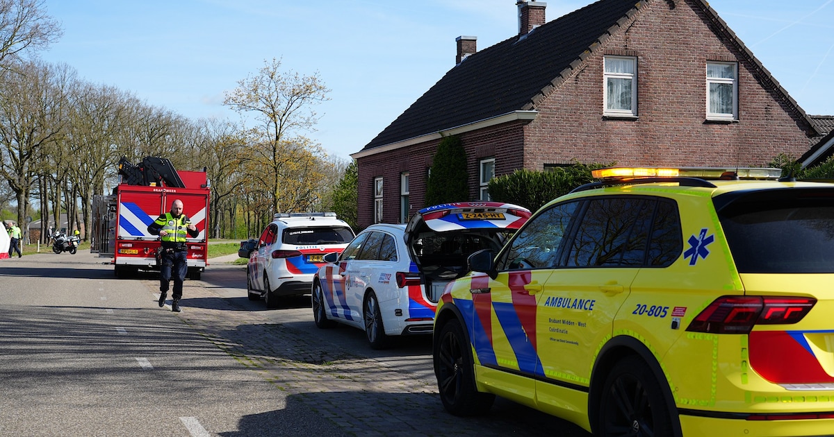 Motorrijder raakt zwaargewond bij botsing tegen boom in Chaam, traumahelikopter geland