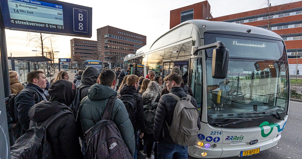 Onvrede over OV-staking: ‘Buschauffeur verdient 4000 euro per maand, de ...