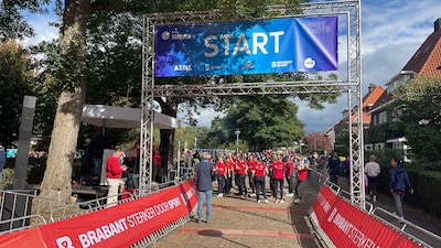 Eerste kinderen van start tijdens Kidsrun van Eindhovense marathon, ‘Eén keer getraind, maar gaat lu