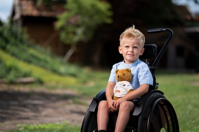 Boaz (5) is het gezicht van Serious Request, maar zijn ouders weten: ‘Voor hem komt dat medicijn te 