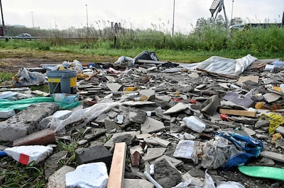 Ongekende afvaldump in natuurgebied Moerenburg: complete badkamer achtergelaten