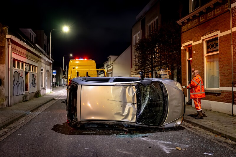 La voiture a été gravement endommagée.